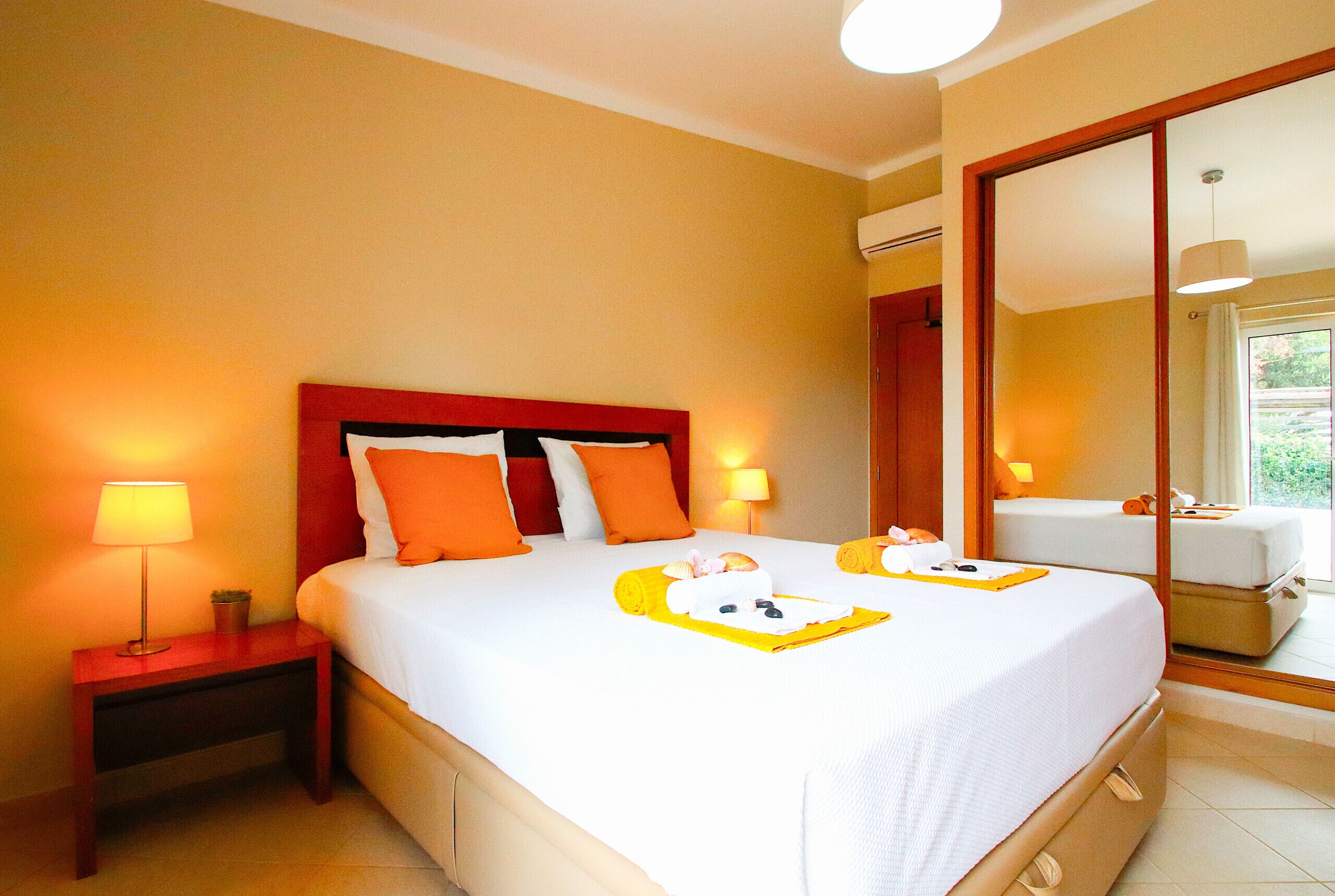 3 Schlafzimmer, Babybetten, Bettwäsche