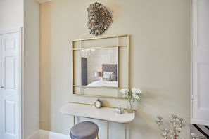 1 chambre, décoration personnalisée, ameublement personnalisé