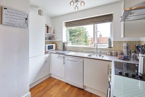 Dishwasher, cookware/dishes/utensils