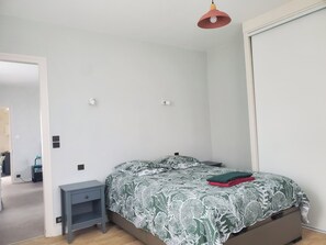 1 bedroom, iron/ironing board, WiFi, bed sheets - La petite Chamarande, peaceful cottage with river view, close to Tours & Amboise (Montlouis-sur-Loire)