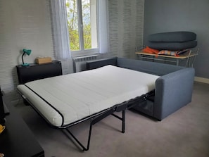 1 habitación, tabla de planchar con plancha, wifi y ropa de cama