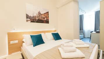 In-room safe, desk, free WiFi
