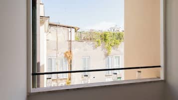 Chambre Supérieure Double ou avec lits jumeaux, vue cour intérieure | Vue de la chambre