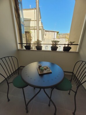 Superior kamer, 1 twee- of 2 eenpersoonsbedden, uitzicht op de binnenplaats | Terras