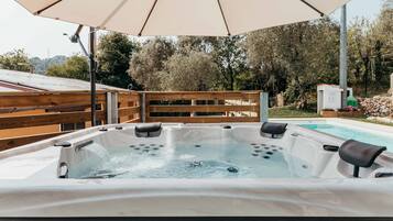 Bain à remous extérieur