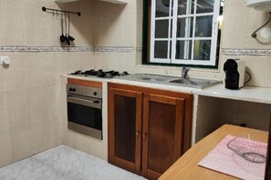 Micro-ondes, four, plaque de cuisson