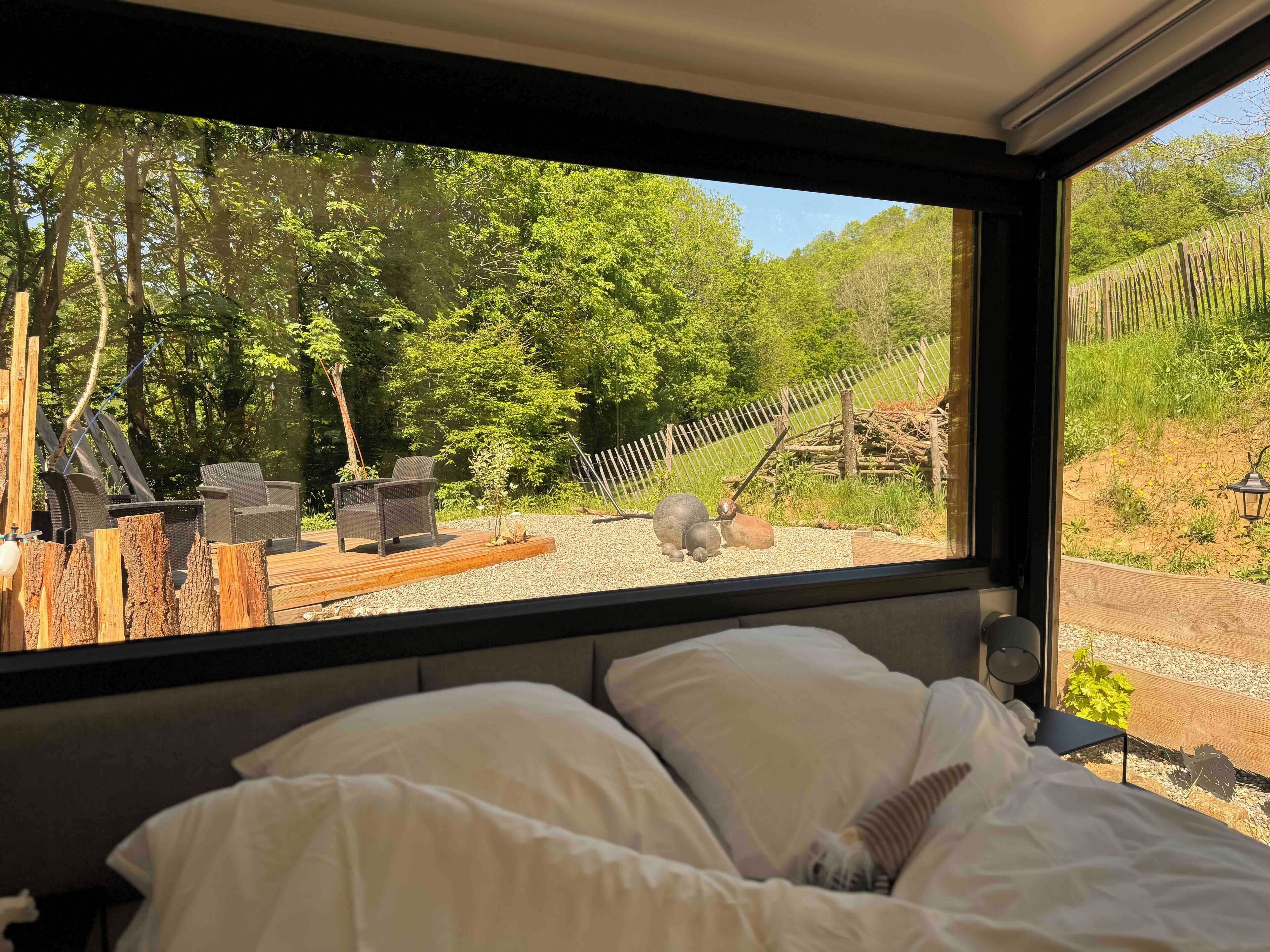 1 多间卧室、熨斗/熨衣板、床单