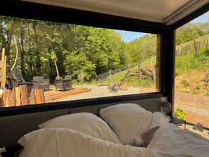 1 chambre, fer et planche à repasser, draps fournis