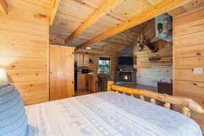 1 soverom, strykejern/-brett, reiseseng for barn og wi-fi