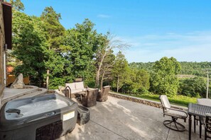 Outdoor dining - Antler Summit Trio – For 14 (Branson)