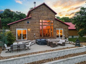 Outdoor dining - Antler Summit Trio – For 14 (Branson)