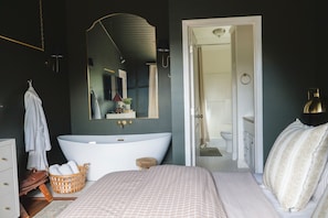5 Schlafzimmer, Bügeleisen/Bügelbrett, kostenloses WLAN, Bettwäsche