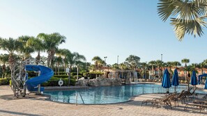 Een verwarmd zwembad