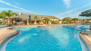 Een verwarmd zwembad