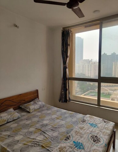 2 BHK Flats for sale in Hiranandani Estate