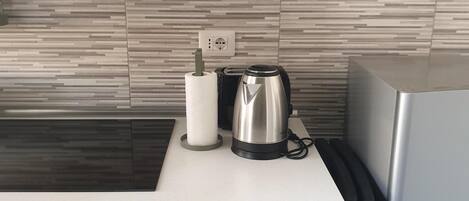 Micro-ondes, four, plaque de cuisson, lave-vaisselle