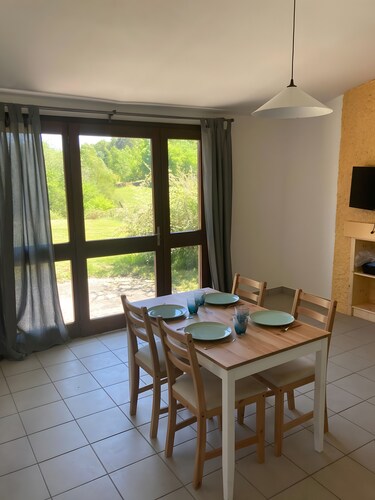 Holiday Home 'Ocre Au Bord Du Lac' with Shared Terrace, Shared Garden and Wi-Fi