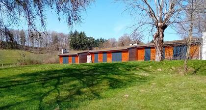 Holiday Home 'Ocre Au Bord Du Lac' with Shared Terrace, Shared Garden and Wi-Fi