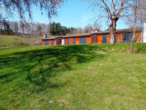 Maison de Vacances 'Ocre Au Bord Du Lac' avec Terrasse Partagée, Jardin Partagé et Wi-Fi