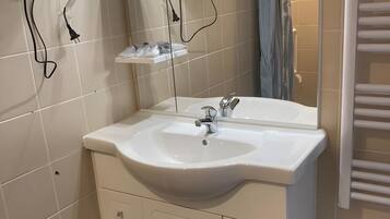 Douche, sĂšche-cheveux