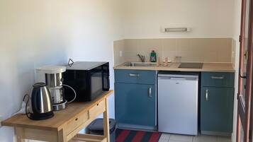 Fridge, microwave, stovetop, coffee/tea maker