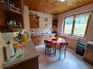 Micro-ondes, four, plaque de cuisson, lave-vaisselle