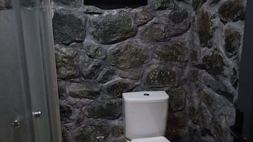 ヘアドライヤー、石鹸、トイレットペーパー