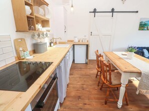 Dishwasher, cookware/dishes/utensils - Lavender Cottage (Helston)