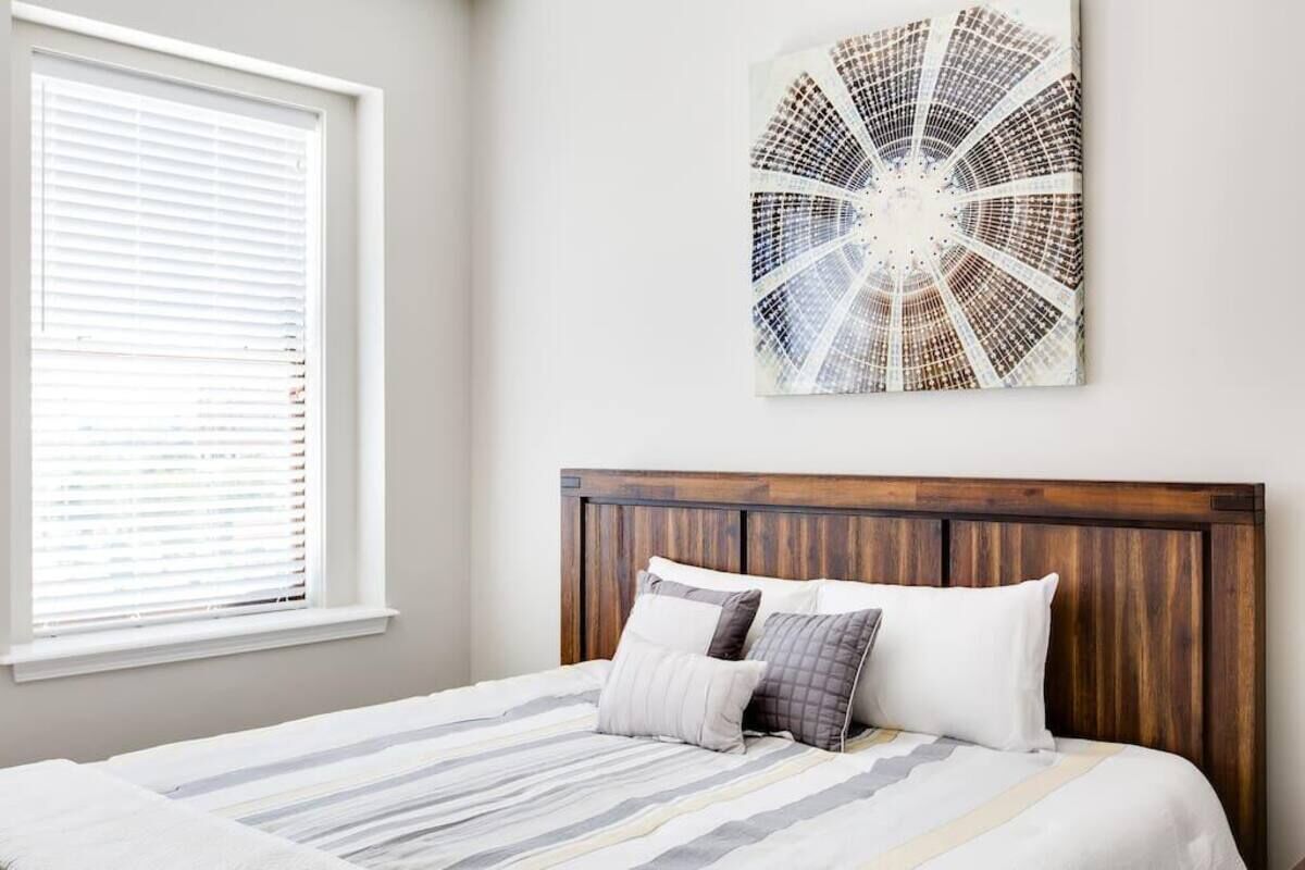 2 多间卧室、熨斗/熨衣板、WiFi、床单