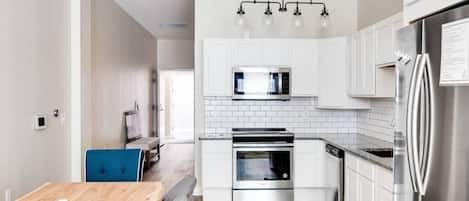 Micro-ondes, four, plaque de cuisson, lave-vaisselle