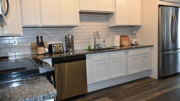 Micro-ondes, four, plaque de cuisson, lave-vaisselle