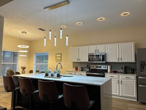 電子レンジ、オーブン、コンロ、食器洗い機