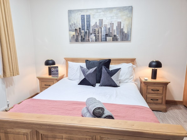 4 bedrooms, desk, iron/ironing board, WiFi