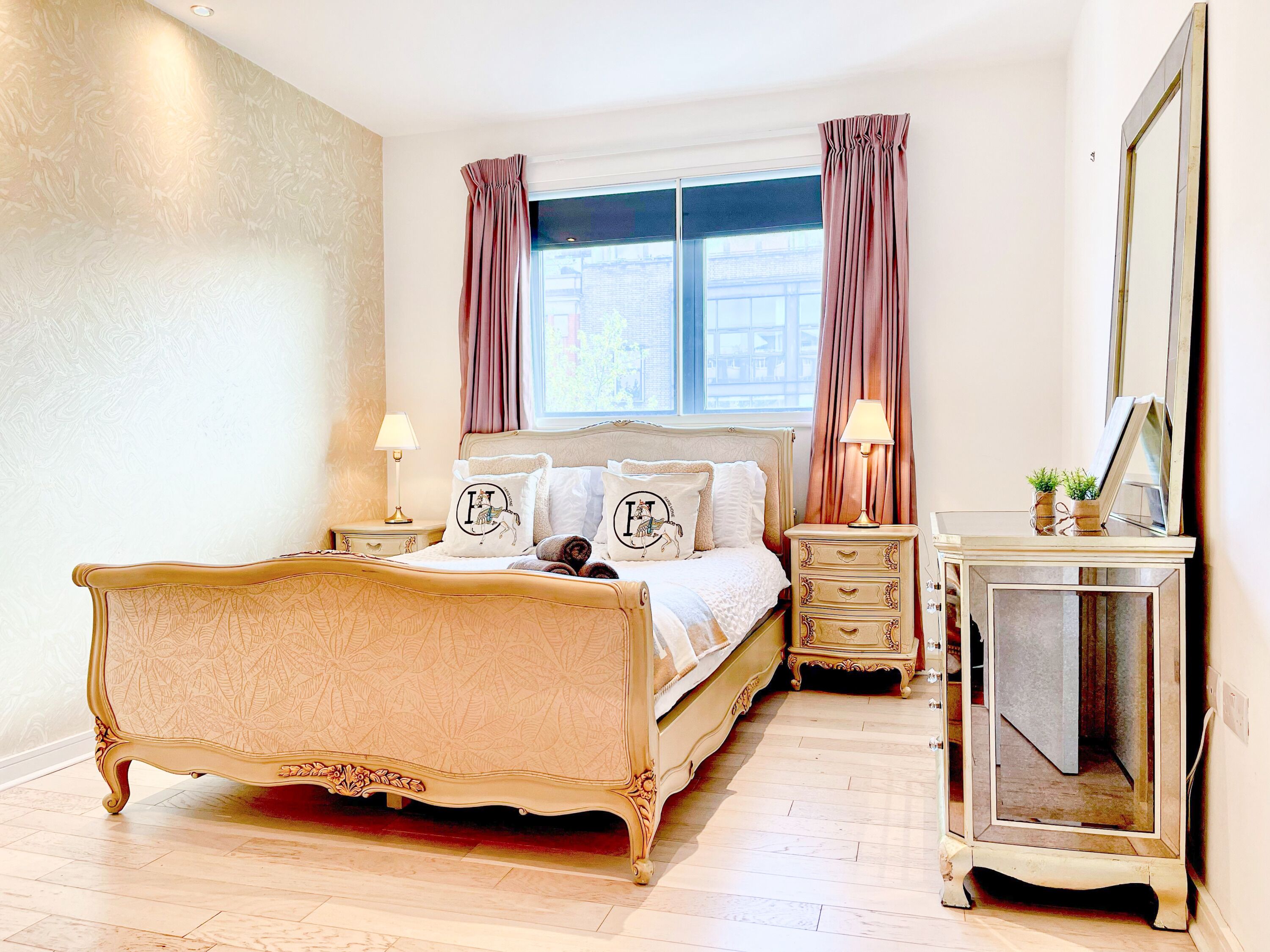 3 bedrooms, desk, iron/ironing board, Internet