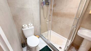 SĂšche-cheveux, serviettes fournies