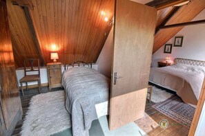 2 habitaciones, tabla de planchar con plancha, wifi y ropa de cama