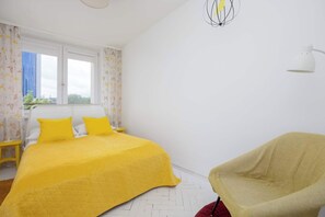 2 bedrooms, desk, iron/ironing board, WiFi