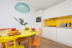 Frigorifero, forno, piano cottura, lavastoviglie