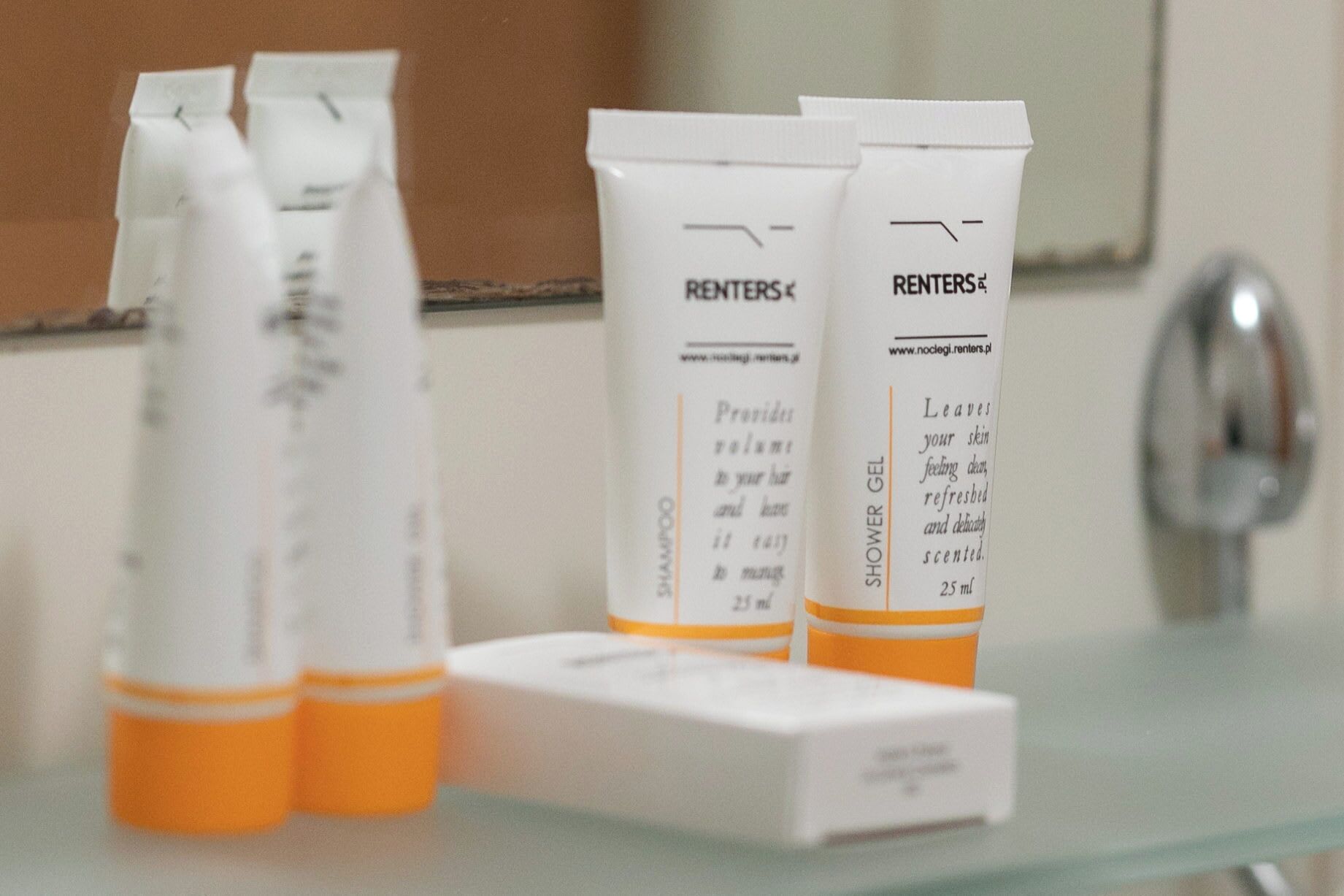 Een douche, een haardroger, handdoeken