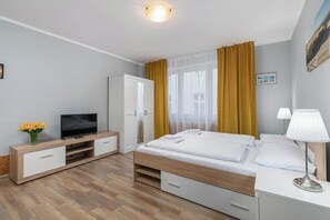 Tabla de planchar con plancha, wifi y ropa de cama 