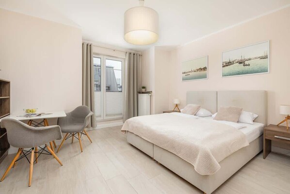 Iron/ironing board, travel cot, WiFi, bed sheets
