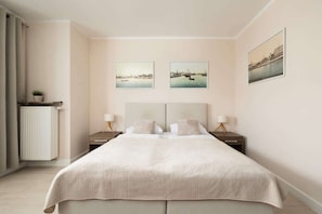 Iron/ironing board, travel crib, WiFi, bed sheets