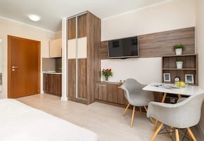Iron/ironing board, travel cot, WiFi, bed sheets