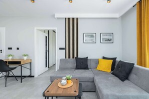 TV - Modern Apartment | Parking and Workspace (Świnoujście)