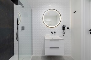 Shower, hair dryer, towels, shampoo