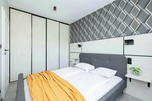 1 Schlafzimmer, Schreibtisch, Bügeleisen/Bügelbrett, Reisekinderbett