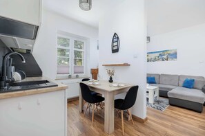 Dining - Bohaterów Wrześna 31B | Stylish Apartment | Parking (Świnoujście)