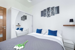 2 bedrooms, iron/ironing board, WiFi, bed sheets