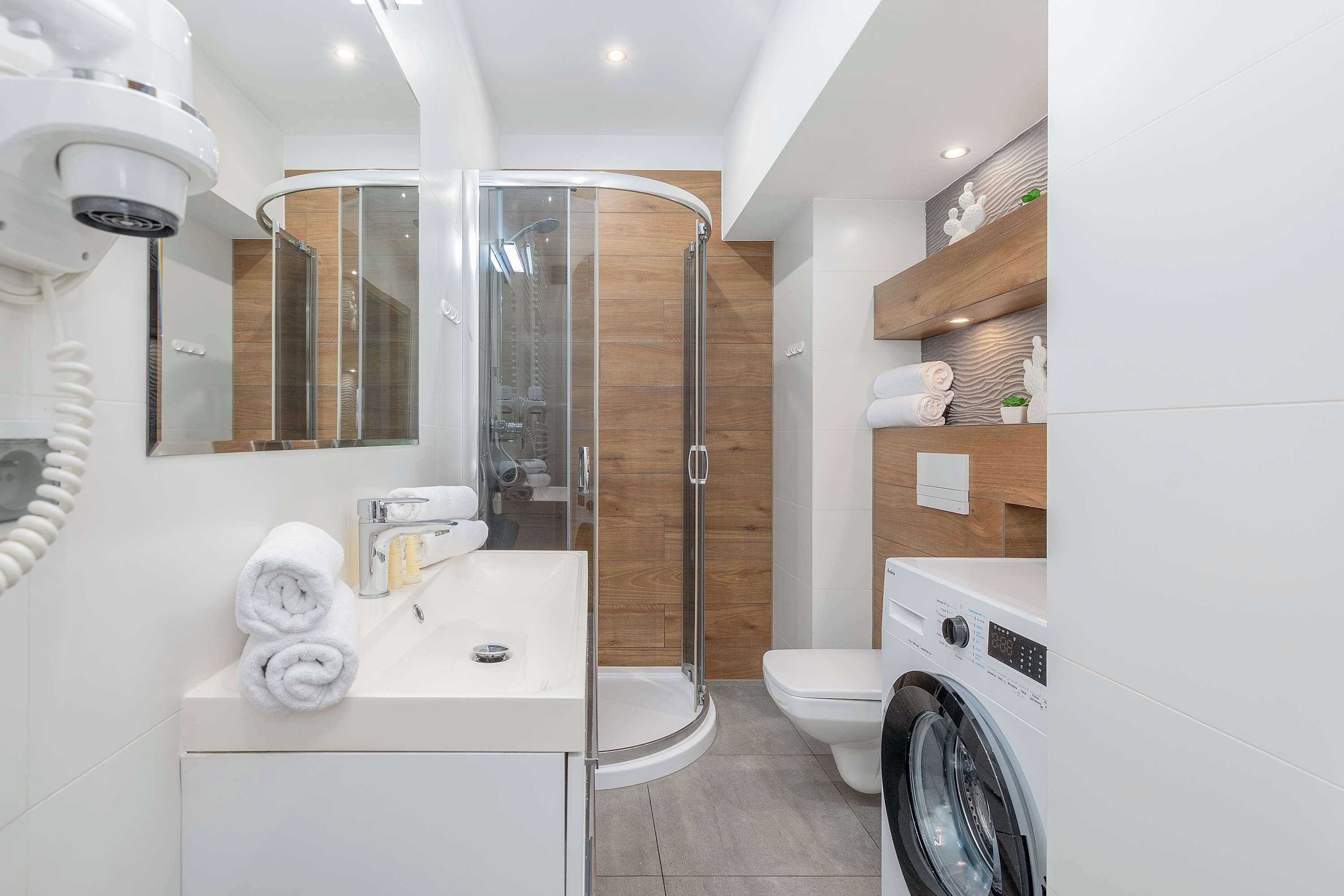Shower, hair dryer, towels, shampoo