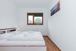 1 bedroom, WiFi, bed sheets